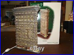 DEPARTMENT 56 #59260 FLATIRON BUILDING CHRISTMAS IN THE CITY (Bldg 15)