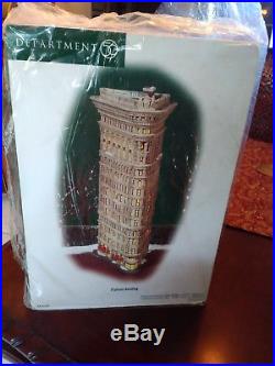 DEPT 56 CHRISTMAS IN THE CITY FLATIRON BUILDING NIB Still sealed-Never opened