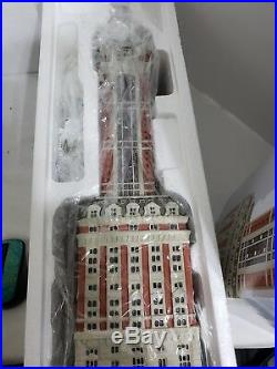 DEPT 56-Christmas in the City The Singer Building NIB