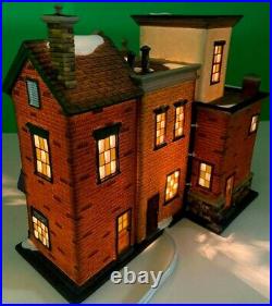 Department 56 5th Avenue Shoppes Christmas in the City Series 56.59212 in Box