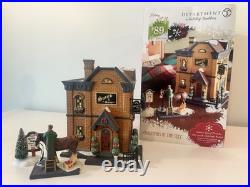 Department 56 Christmas In The City City Park Carriage House Gift Set