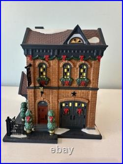 Department 56 Christmas In The City City Park Carriage House Gift Set