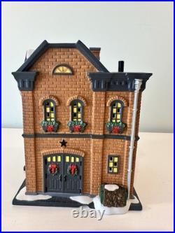 Department 56 Christmas In The City City Park Carriage House Gift Set