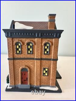 Department 56 Christmas In The City City Park Carriage House Gift Set
