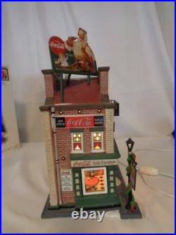 Department 56 Christmas In The City Coca Cola Soda Fountain 56.59221 & Figure Department 56 Christmas In The City Coca Cola Soda Fountain 56.59221 & Figure