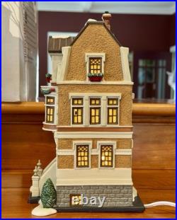 Department 56 Christmas in the City 36 City West Parkway 4020174 2011