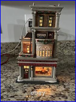 Department 56 Christmas in the City Collection Woolworth's with Lights. Mint