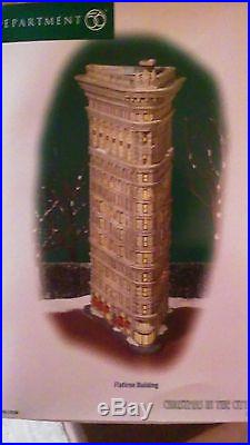 Department 56 Christmas in the City Flatiron building #56.59260 with Box