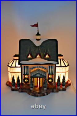 Department 56 Christmas in the City Tavern In The Park Restaurant #58928