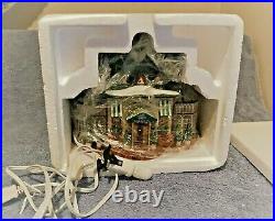 Department 56 Christmas in the City Tavern in the Park Restaurant 2001 New