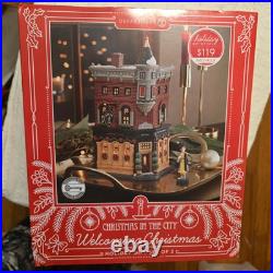 Department 56 Christmas in the City village house Welcoming Christmas