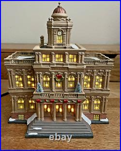 Department 56 City Hall 6011382 2023 Christmas in the City Village NIB