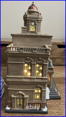 Department 56 City Hall 6011382 2023 Christmas in the City Village NIB