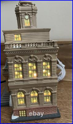 Department 56 City Hall 6011382 2023 Christmas in the City Village NIB