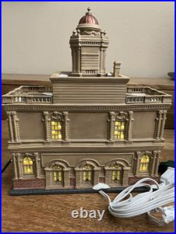 Department 56 City Hall 6011382 2023 Christmas in the City Village NIB