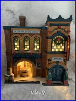 Department 56 The Brew House Christmas in The City 4036491 withLight Retired'20