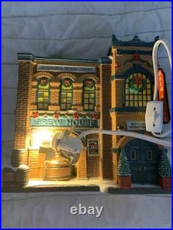 Department 56 The Brew House Christmas in The City 4036491 withLight Retired'20