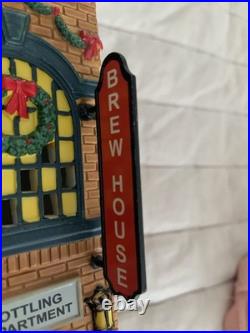 Department 56 The Brew House Christmas in The City 4036491 withLight Retired'20