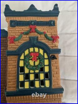 Department 56 The Brew House Christmas in The City 4036491 withLight Retired'20
