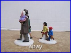 Dept. 56 2002 Christmas In The City Family Out For A Walk #56.58995 HTF