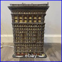 Dept 56 CHRISTMAS IN THE CITY SERIES FLATIRON BUILDING 56. 59260 With BOX INTACT