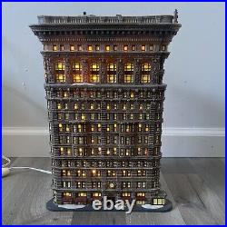 Dept 56 CHRISTMAS IN THE CITY SERIES FLATIRON BUILDING 56. 59260 With BOX INTACT