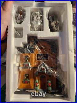 Dept 56 CIC City Park Carriage House P/N 4023614- 3 piece set with sign