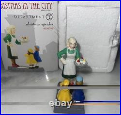Dept 56 Christmas In The City CHRISTMAS CUPCAKES 4050916 NEW RARE