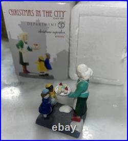 Dept 56 Christmas In The City CHRISTMAS CUPCAKES 4050916 NEW RARE