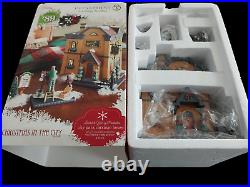 Dept 56 Christmas In The City Series City Park Carriage House withAccessories NEW