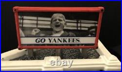Dept 56 Christmas in the City #59224 MLB NEW YORK YANKEES SOUVENIR SHOP Mint