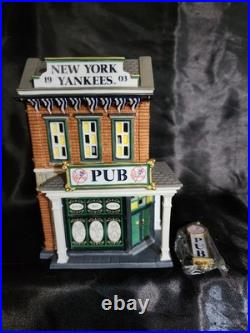 Dept 56 Christmas in the City #59225 MLB NEW YORK YANKEES PUB Brand New #410