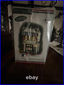 Dept 56 Christmas in the City #59225 MLB NEW YORK YANKEES PUB Original Box READ