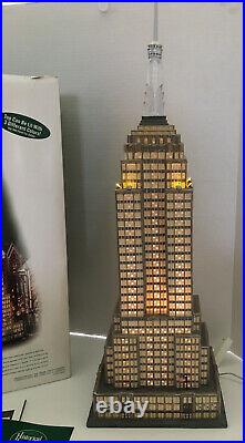 Dept 56 Christmas in the City Series EMPIRE STATE BUILDING 59207 2 Color 1 Flag