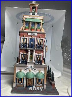 Dept 56, Christmas in the city Paramount Hotel #58911 with box, sleeve & light Dept 56, Christmas in the city Paramount Hotel #58911 with box, sleeve & light