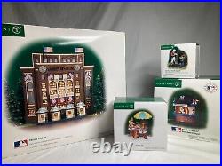 Dept 56, Christmas in the city-Yankee Stadium #58923, Refreshment stand &Warm up