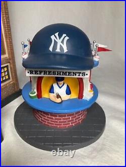 Dept 56, Christmas in the city-Yankee Stadium #58923, Refreshment stand &Warm up