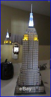 Dept 56 EMPIRE STATE BUILDING 59207 Christmas in the City w box & paperwork