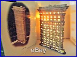 Dept 56 FLATIRON BLDG EXTREMELY RARE CHRISTMAS IN THE CITY -RETIRED #59260 withBOX