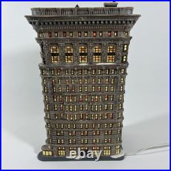 Dept 56 Flatiron Building Christmas in the City Illuminated No Statue, No Chips