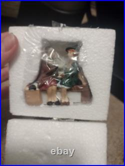 Dept 56 HOLIDAY COFFEE BREAK #4025251 Figurine Christmas In The City