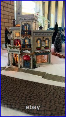 Dept 56 Jamison Art Center 56.59261 Christmas in the City Limited Edition Box