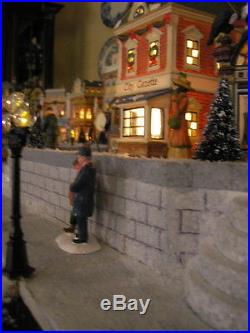 Dept 56, Lemax Display Platform! Town Center! Christmas in the City! Beautiful