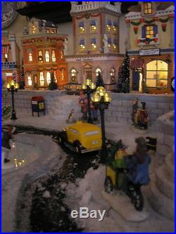 Dept 56, Lemax Display Platform! Town Center! Christmas in the City! Beautiful