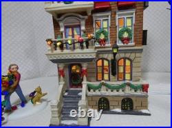 Dept 56 Parkside Holiday Brownstone #58937 Complete and Works Dept 56 Parkside Holiday Brownstone #58937 Complete and Works