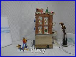 Dept 56 Parkside Holiday Brownstone #58937 Complete and Works Dept 56 Parkside Holiday Brownstone #58937 Complete and Works