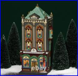 Dept 56 Seasons Department Store 59201 Christmas in the City Village CIC w flags