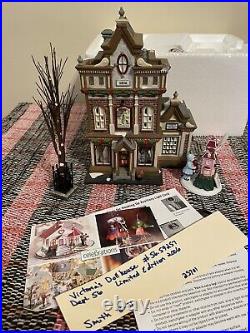 Dept. 56 Victoria's Doll House #56.59257 Christmas In The City. Slight Damage