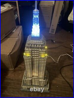 MINT Department 56 Empire State Building #59207 Christmas in City Series
