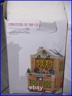Rare Department 56-Christmas in the City Model Railroad Shop & Lincoln Station Rare Department 56-Christmas in the City Model Railroad Shop & Lincoln Station